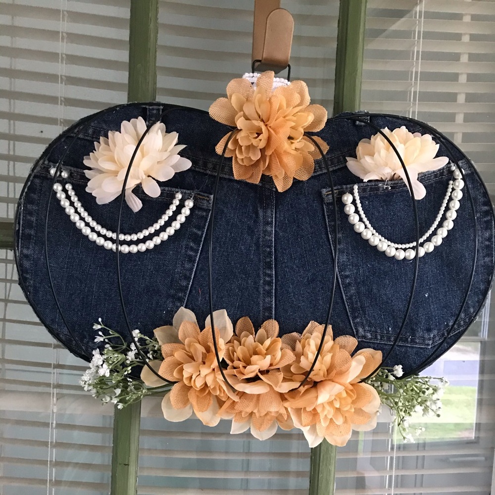 Wire pumpkin wreath